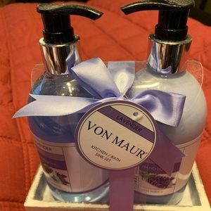 Soap and lotion set with tray